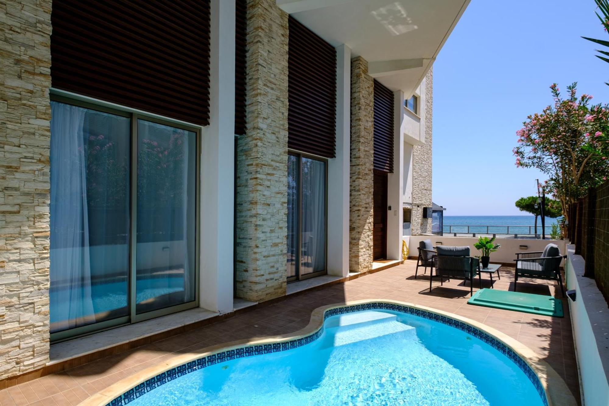 Paradise With Private Pool & Sea View Apartment